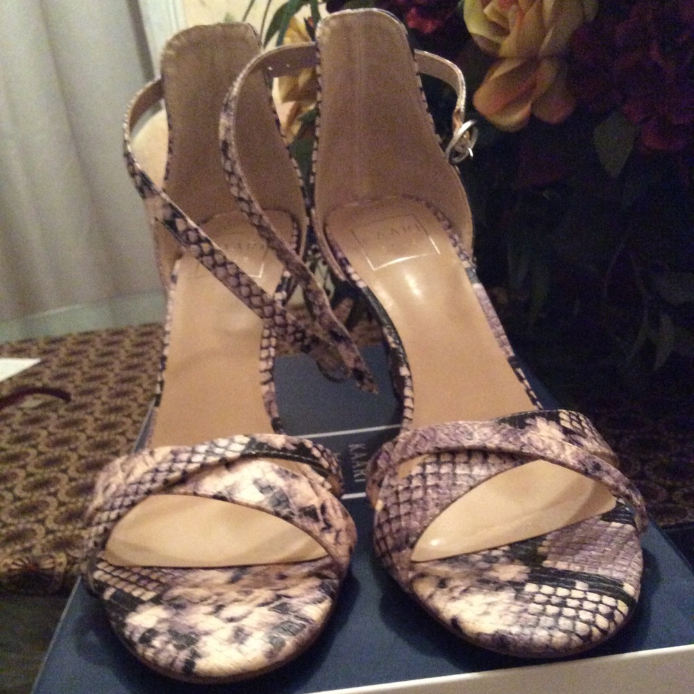 KAARI shoes